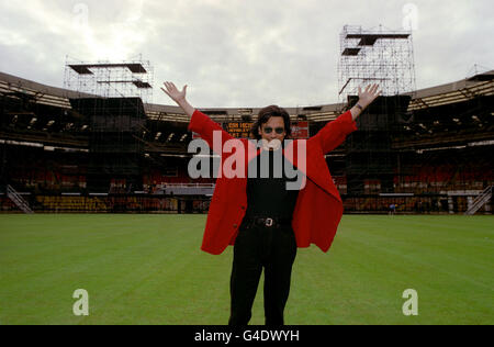 PA NEWS FOTO 26/8/93 DER FRANZÖSISCHE MUSIKER JEAN MICHEL JARRE AT WEMBLEY STADIUM VOR SEINEM KONZERT Stockfoto