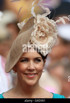 Kronprinzessin Maria von Dänemark kommt am Place du Palais in Monte Carlo zur religiösen Zeremonie der Hochzeit von Charlene Wittstock mit Prinz Albert II. Von Monaco an. Stockfoto