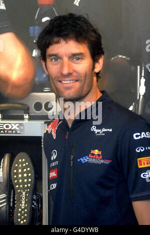 Red Bull Racing F1-Pilot Mark Webber bei der Eröffnung des Geox und Red Bull Pop-up-Shops in Harrods im Zentrum von London. Stockfoto