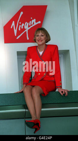 PA NEWS PHOTO 15/05/96 LISA LEESON, DIE FRAU VON ROUGE BARINGS BANK HÄNDLER NICK LEESON, AUF LONDON GATWICK AIRPORT AN IHREM ERSTEN TAG ALS VIRGIN ATLANTIC STEWARDESS. Stockfoto