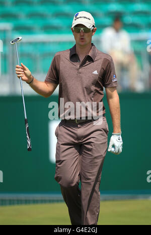 Golf - The Open Championship 2011 - Vorschau erster Tag - Royal St George's. Englands Justin Rose auf dem 18. Grün Stockfoto