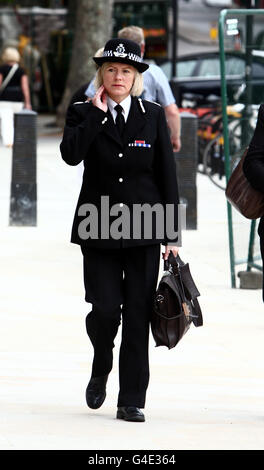 Sara Thornton, die Chefin der Polizei von Thames Valley, kommt im Portcullis House in Westminster, London, an, wo sie vor einem Innenausschuss des Unterhauses Beweise vorlegen wird. Stockfoto