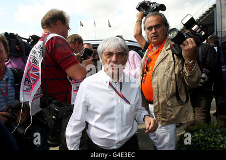 Bernie Ecclestone, Präsident und CEO von Formula One Management während des Santander British Grand Prix auf dem Silverstone Circuit, Northamptonshire. Stockfoto