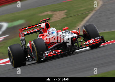 Timo Glock von Virgin Racing beim Qualifying Day für den britischen Grand Prix von Santander in der Formel 1 auf dem Silverstone Circuit in Northampton. Stockfoto