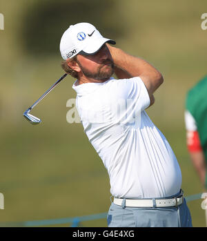 Golf - The Open Championship 2011 - Tag zwei - Royal St George's. Lucas Glover der USA schlägt sich am 5. Loch ab Stockfoto