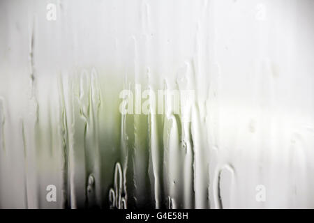 Foto von einem wt-Fenster unter dem Regen Stockfoto