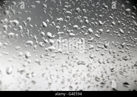 Foto von einem wt-Fenster unter dem Regen Stockfoto