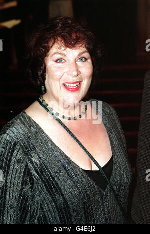 SCHAUSPIELERIN PAM FERRIS BEI DEN TV QUICK AWARDS IM GROSVENOR HOUSE HOTEL IN LONDON. Stockfoto