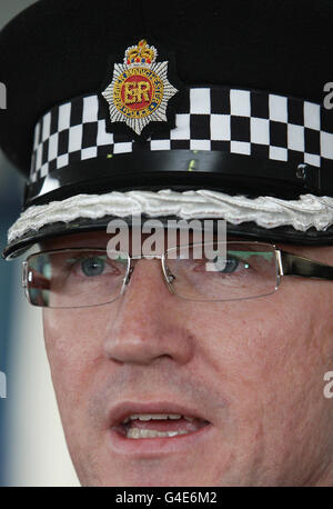 Ian Hopkins, stellvertretender Chief Constable der Greater Manchester Police, spricht während einer Pressekonferenz im Hauptquartier der Streitkräfte, Chester House, in Manchester mit den Medien. Stockfoto