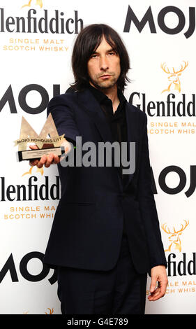 Bobby Gillespie von Primal Scream gewinnt den Mojo Classic Album Award bei den Mojo Awards in der Brauerei in London. Stockfoto