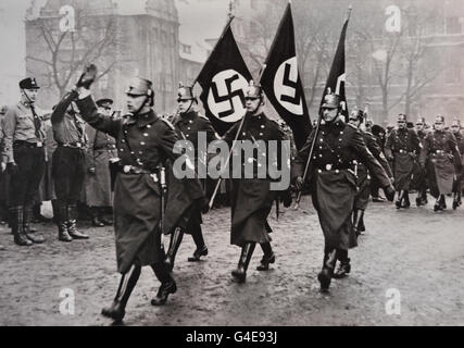 Berliner Polizei Ablösung März bei einer Kundgebung der Nazis Teil März 1933 (historisches Museum der Topographie des Terrors an Stelle der ehemaligen Gestapo-Zentrale) Berlin Deutschland Stockfoto