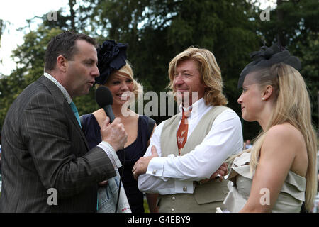 Pferderennen Sie - Coral-Eclipse Day - Sandown Park Stockfoto