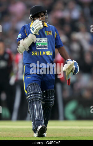 Cricket - 2011 NatWest Series - First One Day International - England / Sri Lanka - The Kia Oval. Sri Lankas Sanath Jayasuriya geht niedergeschlagen während des ersten NatWest One Day International im Kia Oval, London, aus. Stockfoto