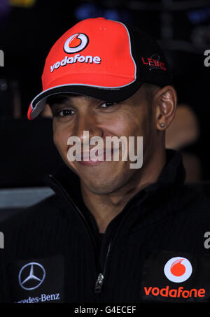 McLaren Mercedes-Pilot Lewis Hamilton beim Fahrerlager-Tag für den Formel 1 Santander British Grand Prix auf Silverstone Circuit, Northampton. Stockfoto