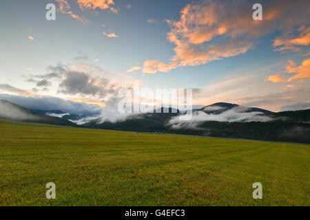 Berge in der Region Turiec nach einem Sommergewitter, Nordslowakei. Stockfoto