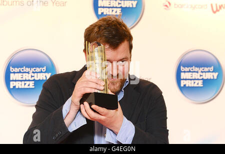 Guy Garvey von Elbow während der Bekanntgabe der Barclaycard Mercury-Preise im Londoner Krankenhaus, wo ihr Album Build A Rocket Boys nominiert wurde. Stockfoto