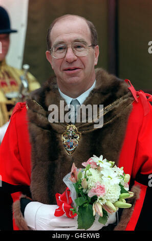 PA NEWS PHOTO 29/9/98 LORD LEVENE AUS PORTSOKEN WURDE IM GUILDHALL IN DER STADT LONDON ZUM LORD MAYOR OF LONDON GEWÄHLT. ER WIRD DER BÜRGERMEISTER VON 671ST UND LEITER DER CORPORATION OF LONDON, DEM ÄLTESTEN DEMOKRATISCH GEWÄHLTEN GREMIUM DER WELT. Stockfoto