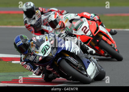 Irlands Eugene Laverty beim Rennen 2 des FIM World Superbike Championship Race auf Silverstone Circuit, Northampton. Stockfoto