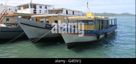 Boote auf der Anklagebank in Sabah, Malaysia gebunden Stockfoto