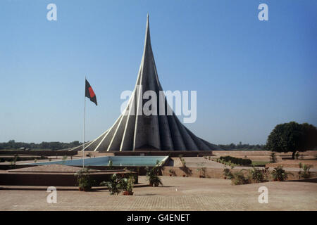 Das Jatiyo Smriti Soudho in Savar, ein Denkmal für den Tod des Krieges aus dem Unabhängigkeitskrieg von Bangladesch im Jahr 1971, wo die Königin und der Herzog von Edinburgh einen Kranz hinlegten. Stockfoto