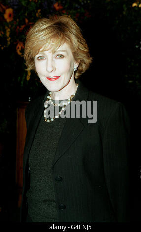 PA NEWS PHOTO 10/98 SCHAUSPIELERIN PATRICIA HODGE BESUCHT DEN RELAUNCH DES ALTEN VIC-THEATERS IN LONDON. Stockfoto