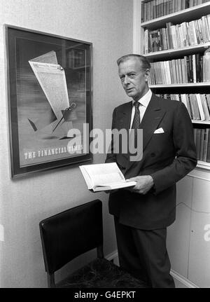 PA-NEWS-FOTO-17.07.74-HERR DROGHEDA IN SEINEM BÜRO IN DER CITY OF LONDON Stockfoto