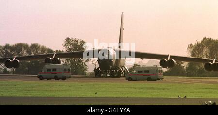 Die Szene in RAF Fairford in Gloustenshire heute (Montag) mit amerikanischen B52-Bombern im Stand-by, während die Kosovo-Krise weiter anhält. Foto Barry Batchelor/PA Stockfoto