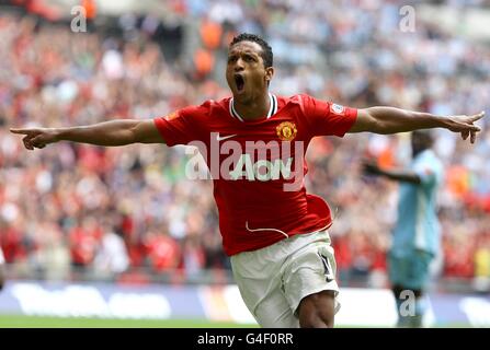 Fußball - FA Community Shield - Manchester City / Manchester United - Wembley Stadium. Luis Nani von Manchester United feiert sein zweites Tor des Spiels Stockfoto