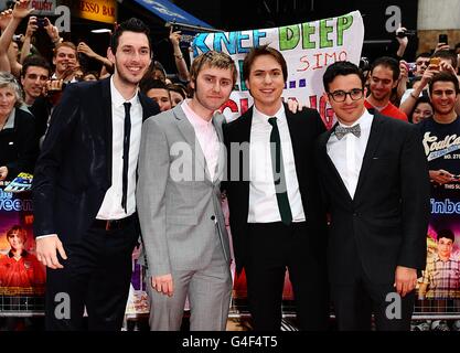 (Von links nach rechts) Blake Harrison, James Buckley, Joe Thomas und Simon Bird kommen zur Weltpremiere des Inbetweeners Movie im Vue Cinema, Leicester Square, London. Stockfoto