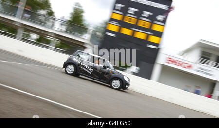 Sport - Tom Daley Photocall - Goodwood Motor Circuit. Der Fahrer Tom Daley auf dem Goodwood Motor Circuit, wo er Fahrunterricht nahm. Stockfoto