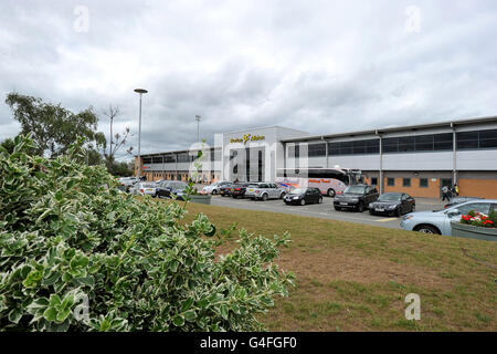 Fußball - npower Football League Two - Burton Albion gegen Shrewsbury Town - Pirelli Stadium. Ein Blick außerhalb des Pirelli-Stadions Stockfoto