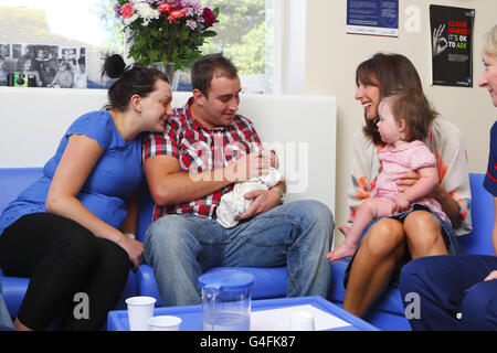 Cameron besucht Royal Hospital in Truro Stockfoto