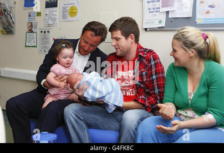 Cameron besucht Royal Hospital in Truro Stockfoto