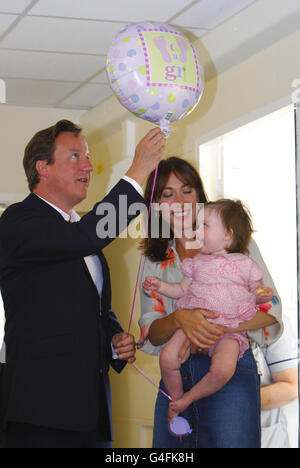 Cameron besucht Royal Hospital in Truro Stockfoto