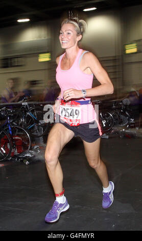 Nell McAndrew nimmt am Virgin Active London Triathlon in London Teil. Stockfoto