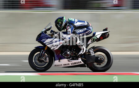 Irlands Eugene Laverty auf der Yamaha YZF R1 während des Qualifyings für die FIM World Superbike Championship auf Silverstone Circuit, Northampton. Stockfoto