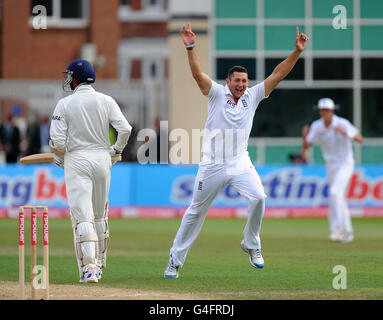 Der englische Tim Bresnan feiert, als er sein fünftes Wicket, den indischen Harbhajan Singh, nimmt Stockfoto