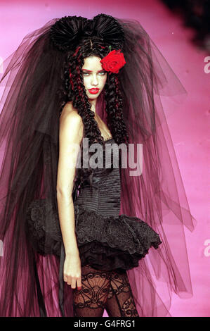 LONDON FASHION WOCHE/BETSEY JOHNSON Stockfoto