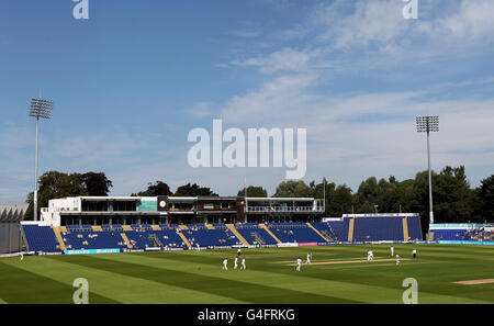 Eine allgemeine Ansicht des Spiels vor dem Pavillon während des LV County Championship-Spiels im SWALEC Stadium, Cardiff. Stockfoto