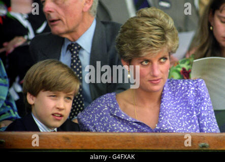 Die Prinzessin von Wales mit Prinz William in der Royal Box am Centre Court in Wimbledon. Stockfoto