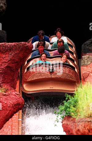 PRINZ WILLIAM AUF SPLASH MOUNTAIN Stockfoto