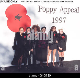 NUR FÜR GROSSBRITANNIEN, ALLE VORZEICHEN. NUR FÜR GESCHICHTEN ÜBER DEN GEDENKTAG GEEIGNET. Forces' Sweetheart Vera Lynn wurde heute (VERMÄHLTEN) als sie sich den feisty five anschloss, um den diesjährigen Poppy Appeal zu lancieren. In einem symbolischen Zusammenkommen der Generationen, Dame Vera (Mitte) schloss sich (l/r) Geri, Mel C, Mel B, Victoria und Emma an, um Jugendliche zu ehren, Großbritanniens Kriegtot zu ehren. Foto von Neil Munns. Siehe PA Story DEFENCE Poppy. Stockfoto