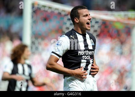 Fußball - Barclays Premier League - Sunderland / Newcastle United - Stadium of Light. Steven Taylor von Newcastle United feiert, nachdem Teamkollege Ryan Taylor das erste Tor seiner Mannschaft erzielt hat Stockfoto