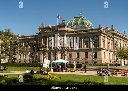 die Universitätsbibliothek und Place De La République in Straßburg, Elsass, Frankreich Stockfoto