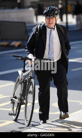 Der Bürgermeister von London Boris Johnson kommt zu einer Sitzung von Cobra, im Kabinett Büro, Westminster, London. Stockfoto