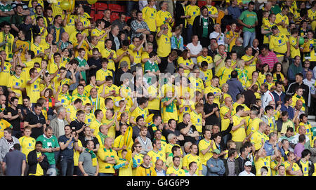 Fußball - Barclays Premier League - Wigan Athletic gegen Norwich City - DW Stadium. Norwich City Maskottchen Kapitän Canary Stockfoto