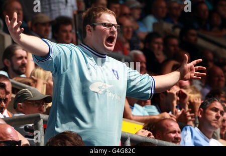 Fußball - npower Football League Championship - Coventry City / Leicester City - Ricoh Arena. Coventry City Fans auf den Tribünen Stockfoto