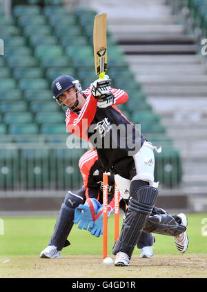 Cricket - England Nets Session - Old Trafford Cricket Club. Der englische Kevin Pietersen trifft sich während der Nets-Session im Old Trafford Cricket Club, Manchester. Stockfoto