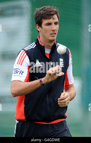 Steven Finn aus England während einer Nets-Sitzung in der Chester Le Street, Durham. Stockfoto