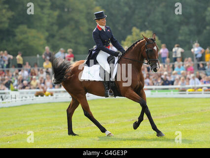 Die britische Mary King Riding Kings Temptress nimmt an der Dressurveranstaltung in Burghley Horse Trials, Stamford, Teil. Stockfoto